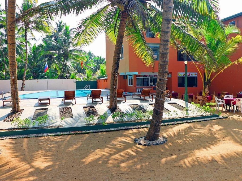 Oyo 246 Roy Villa Beach Hotel Kalutara Buitenkant foto