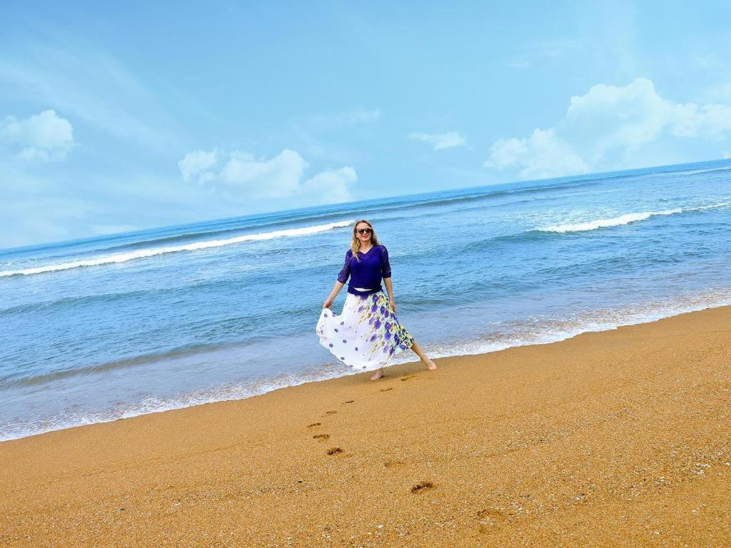 Oyo 246 Roy Villa Beach Hotel Kalutara Buitenkant foto