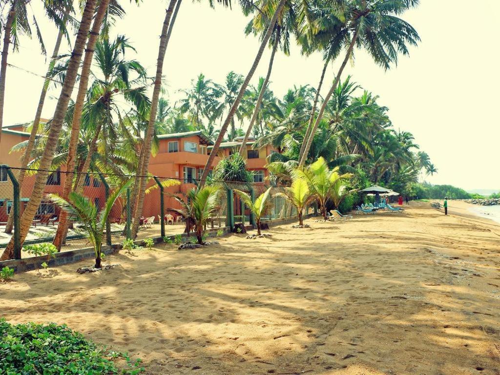 Oyo 246 Roy Villa Beach Hotel Kalutara Buitenkant foto