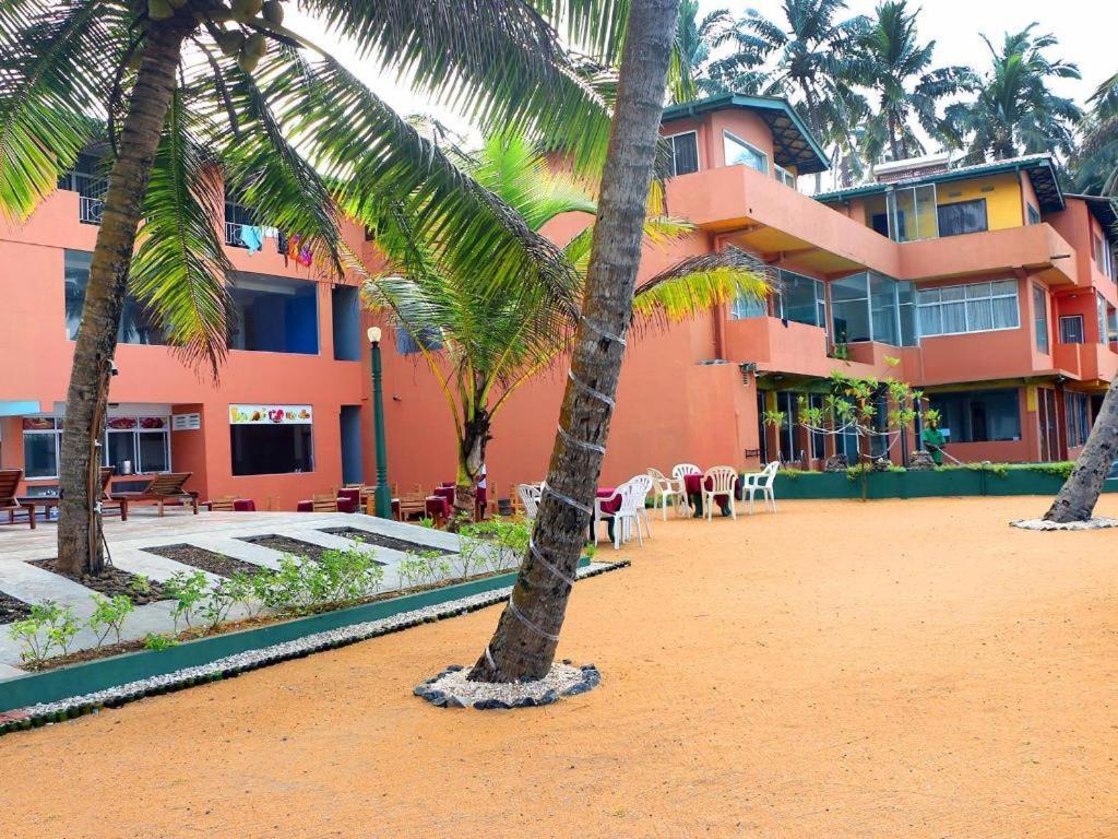 Oyo 246 Roy Villa Beach Hotel Kalutara Buitenkant foto