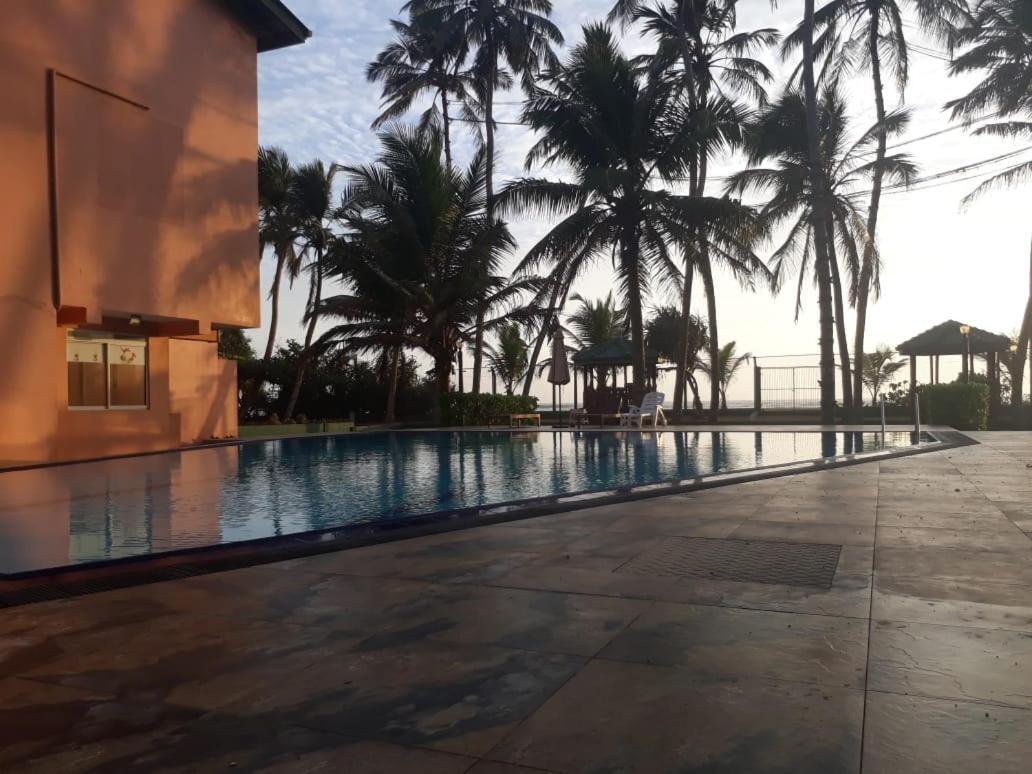 Oyo 246 Roy Villa Beach Hotel Kalutara Buitenkant foto